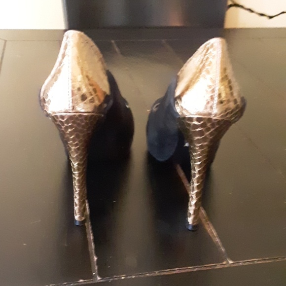 Heels - Picture 3 of 3